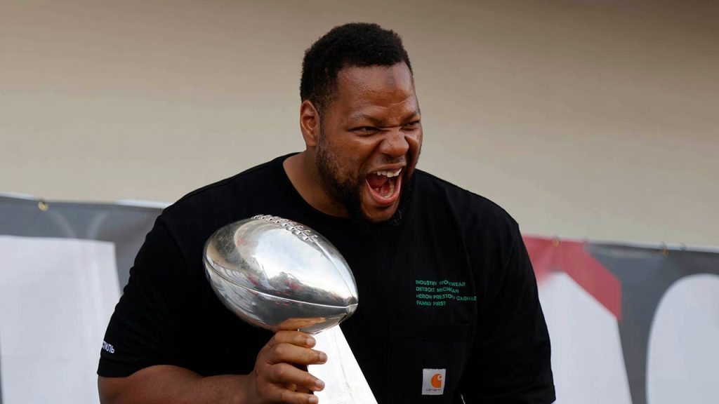 Super Bowl champion Ndamukong Suh shares news of his retirement.
