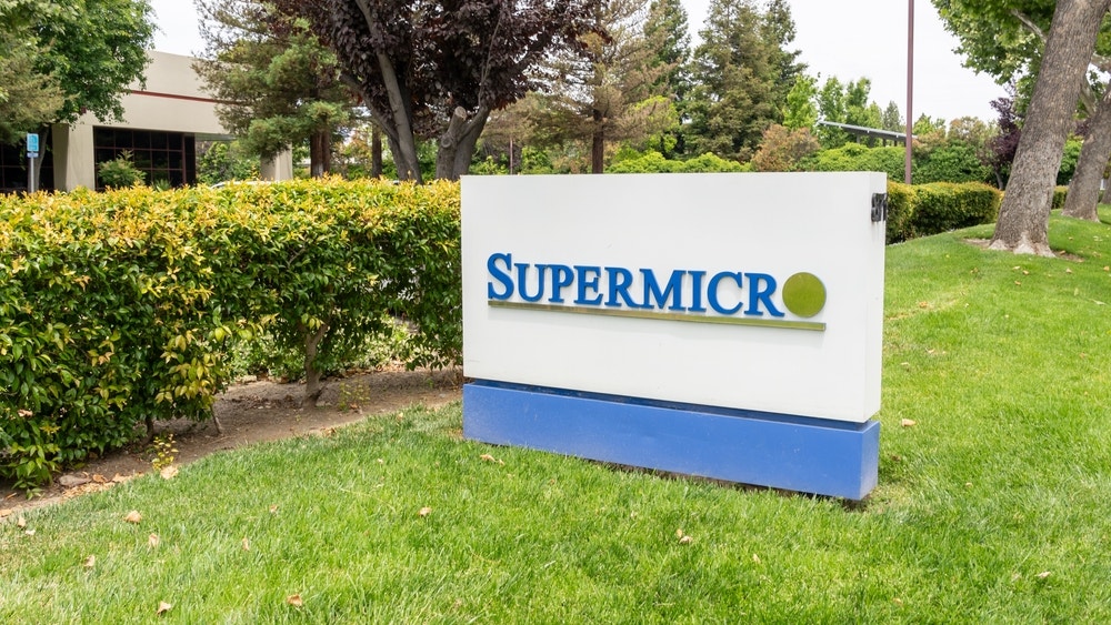 Supermicro Shares Rise Following Trump's AI Initiative and Relaxed China Chip Restrictions