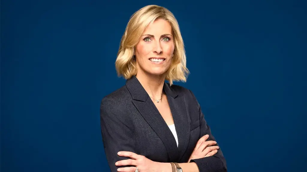 Tanya Simon steps into leadership position at '60 Minutes' after her predecessor's departure.
