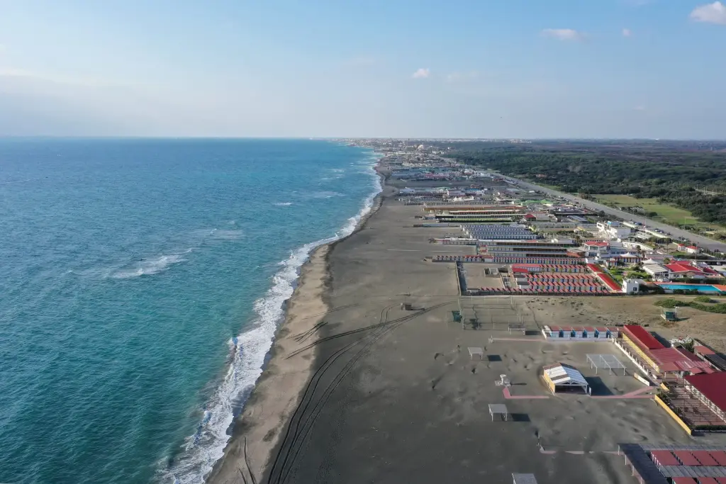 Teenager passes away after sand tunnel falls in at well-known beach resort in Italy.