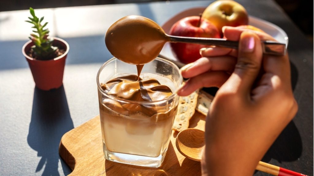 The "cloud coffee" craze becomes popular with instant coffee foam added to coconut water.