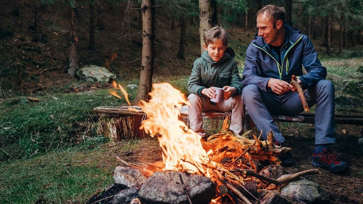 The way campfires enhance mental well-being by promoting relaxation and social bonds