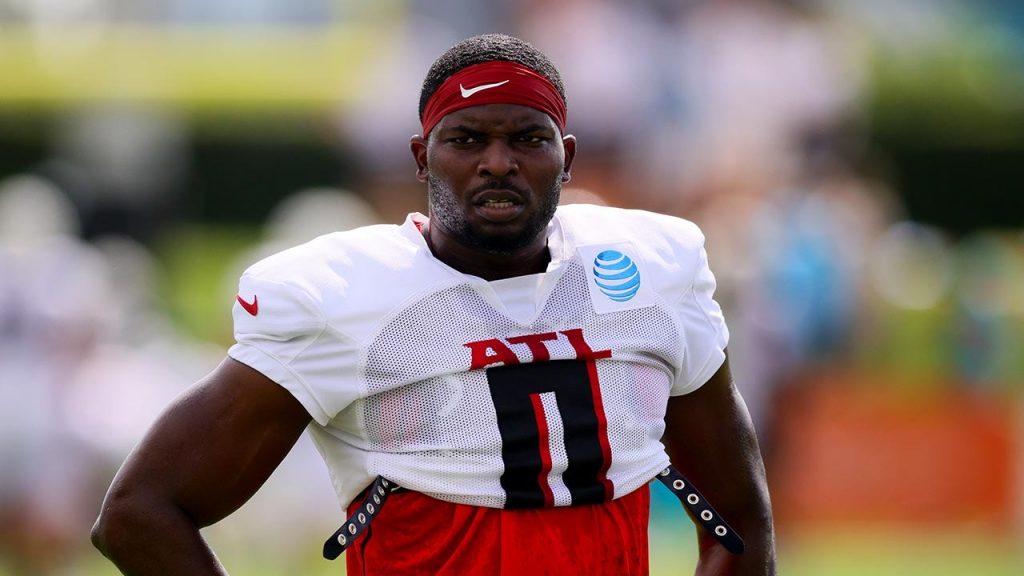 Titans defensive end suddenly retires a day before training camp begins