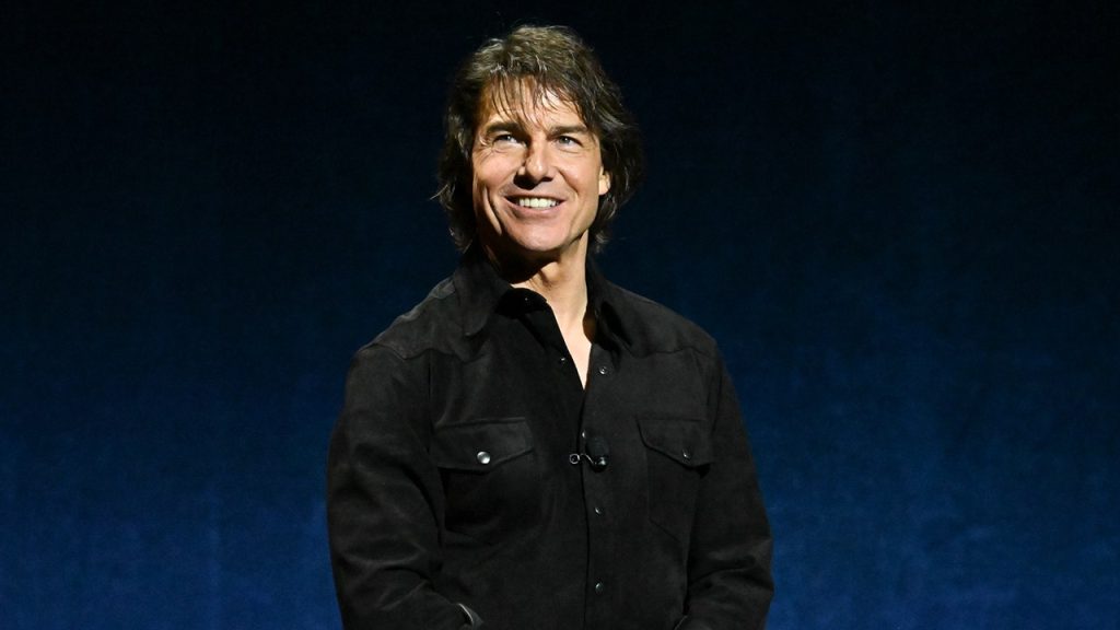 Tom Cruise goes to Oasis reunion concert despite the band's previous teasing.