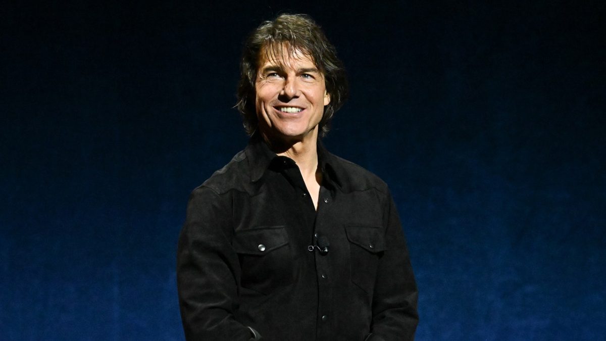 Tom Cruise goes to Oasis reunion concert despite the band's previous teasing.