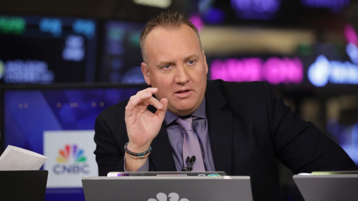 Top Stocks: Strategies for trading three leading names reporting earnings this week