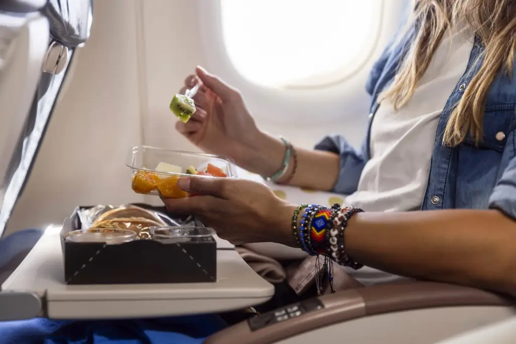 Traveler ignites discussion over bringing 'smelly food' on planes in economy class