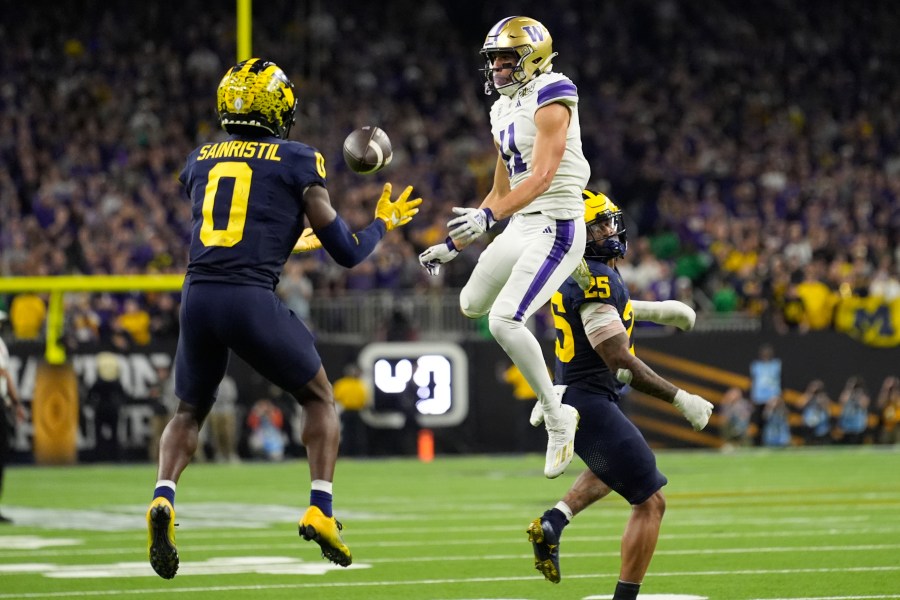 Trump approves directive on 'pay-for-play' in college athletics