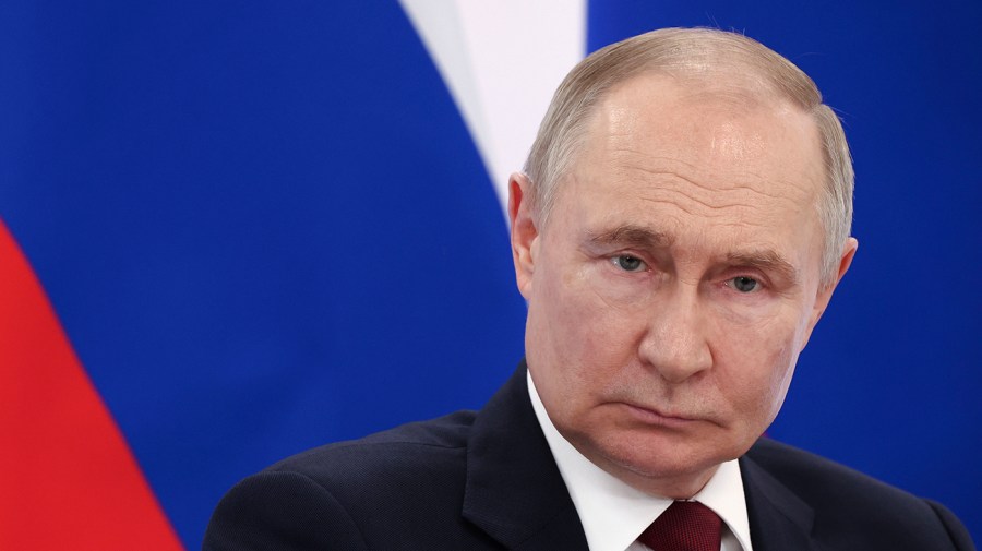 Trump should urge Putin to stop the war in Ukraine or face the end of his leadership.