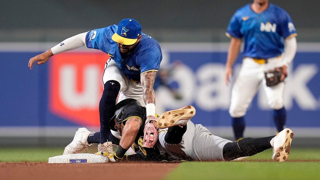 Twins' Carlos Correa exits game due to injury after frightening collision