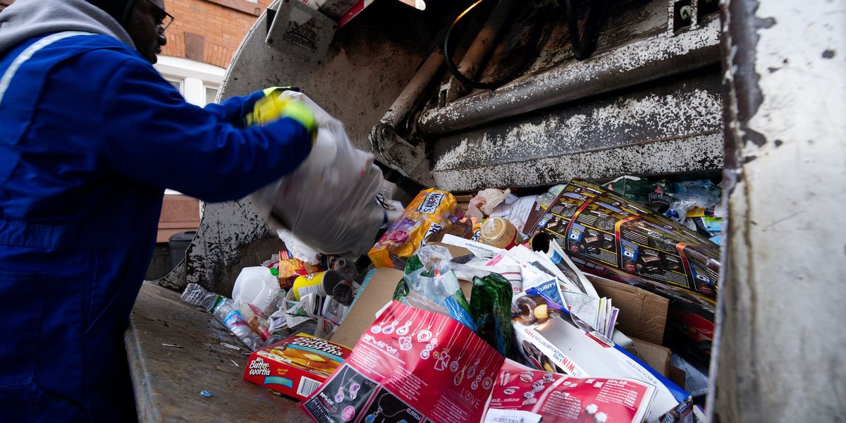 Union members intimidate and disturb residents who attempt to dispose of trash during Philadelphia strike: 'This is shameful'