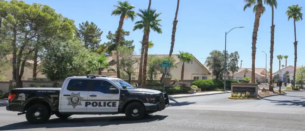 Video Captures Mother Pursuing Thieves Who Took Her Son's Piggy Bank and Breaking Car Window With Her Hands