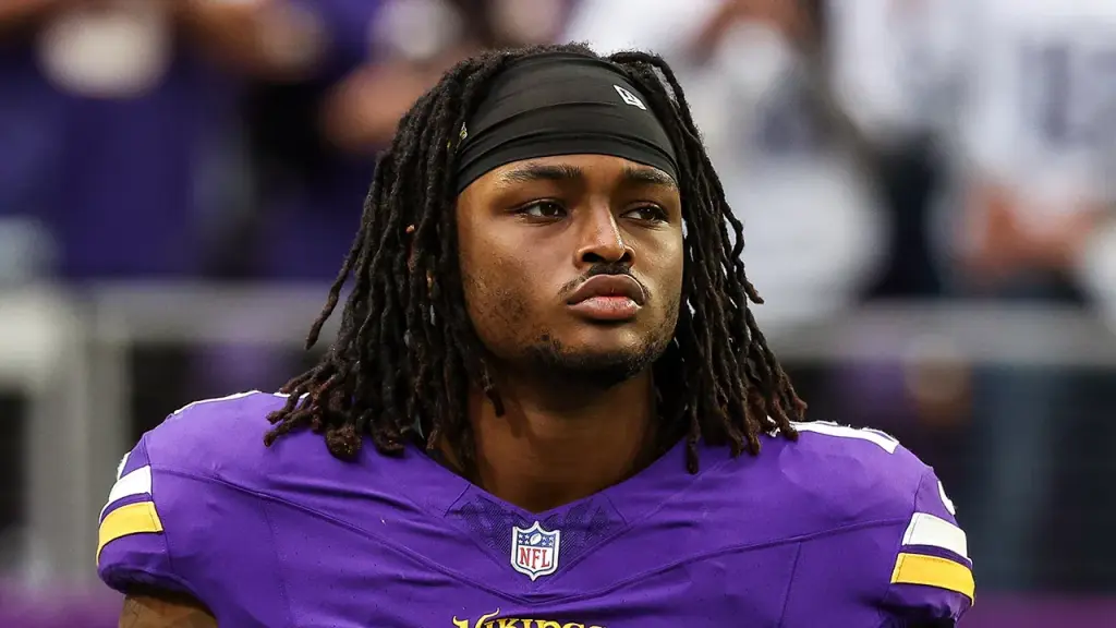 Vikings linebacker Dallas Turner lost $240,000 to a scam.
