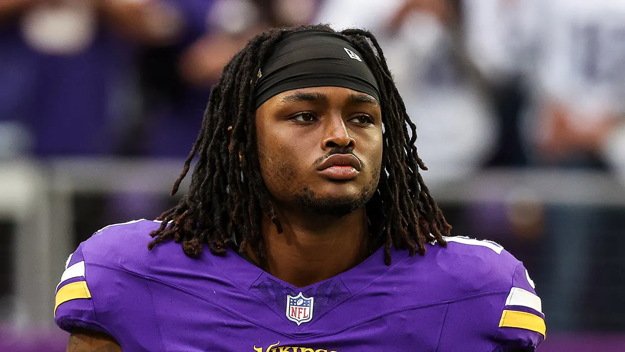 Vikings linebacker Dallas Turner lost $240,000 to a scam.