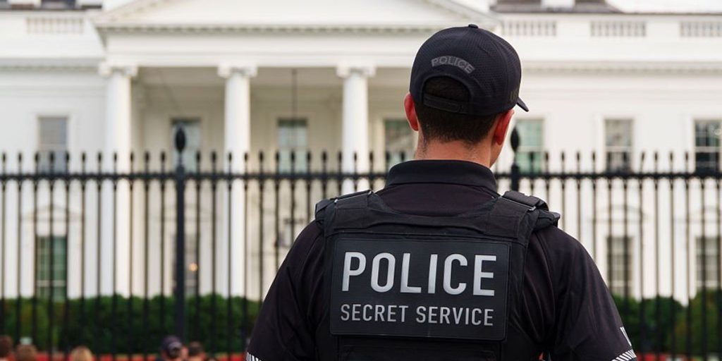 "Visit us here": Secret Service agent reportedly jeopardizes White House security, ridicules Trump to impress outsider