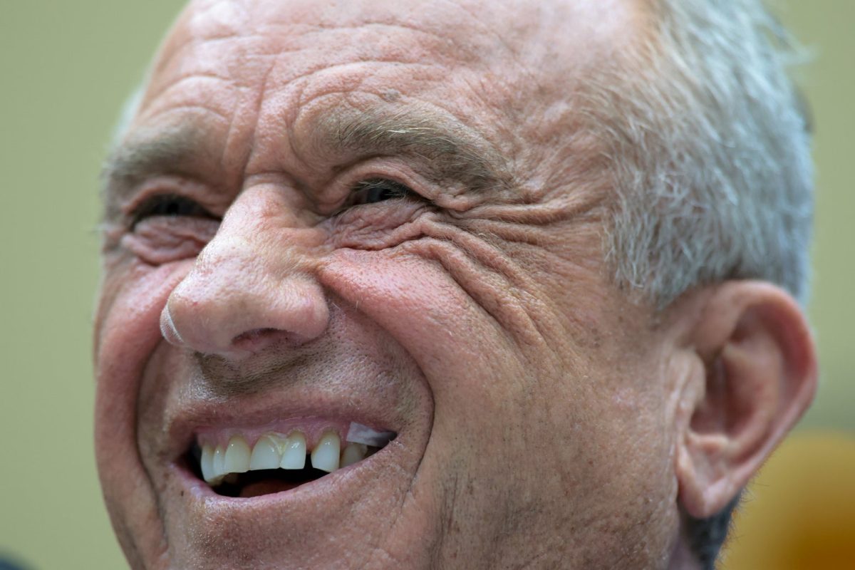 What is happening with RFK Jr.'s teeth?