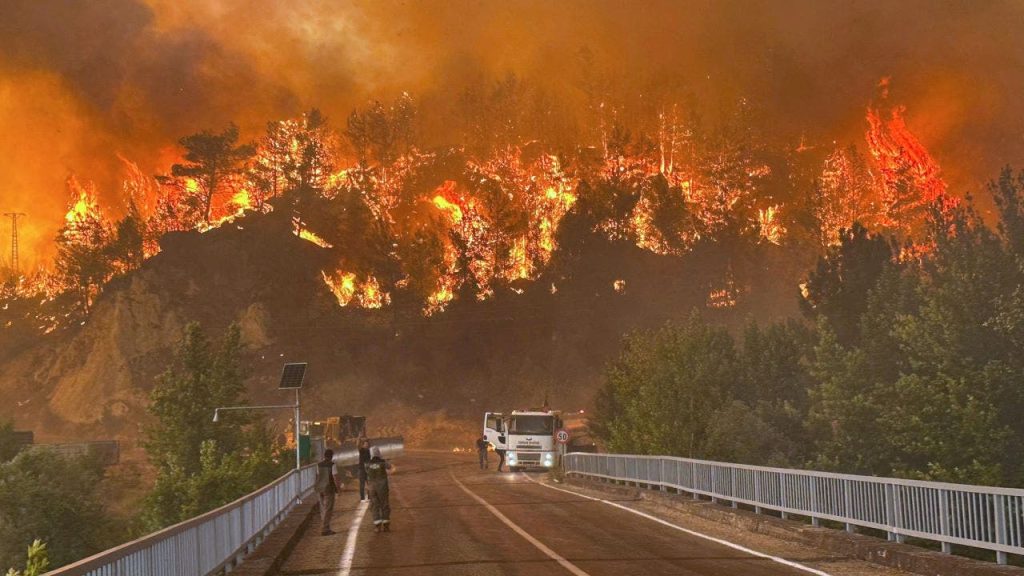 Wildfires in Turkey endanger fourth-largest city, leading to 1,700 evacuations