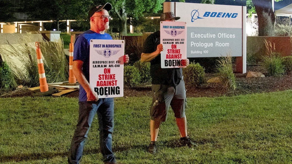 3,200 Boeing employees go on strike in Missouri and Illinois after turning down agreement