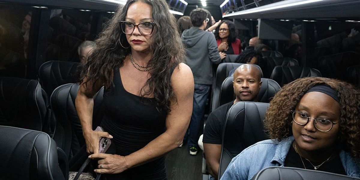 Abbott calls for arrests of 'neglectful' Democrats after they ignore his deadline