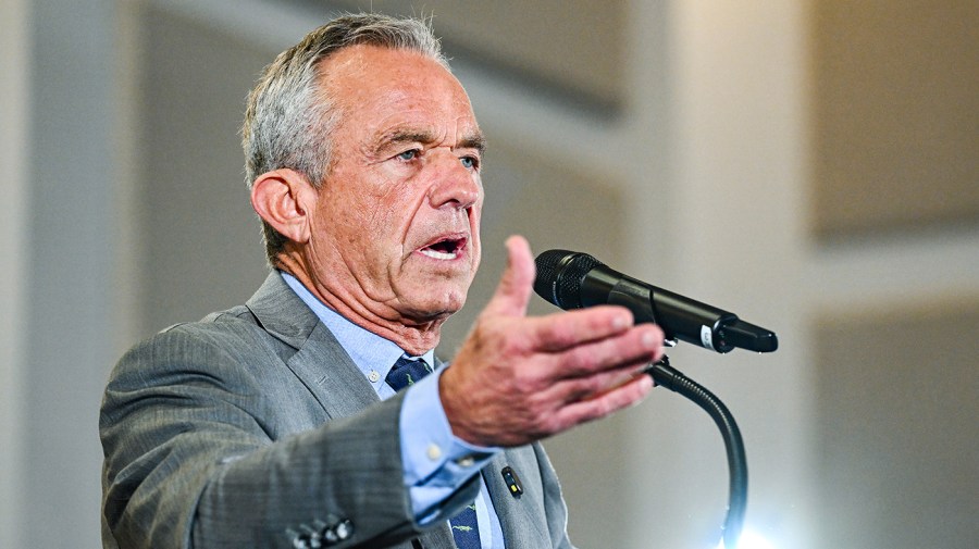 Abbott signs the 'Make Texas Healthy Again' Act with RFK Jr.