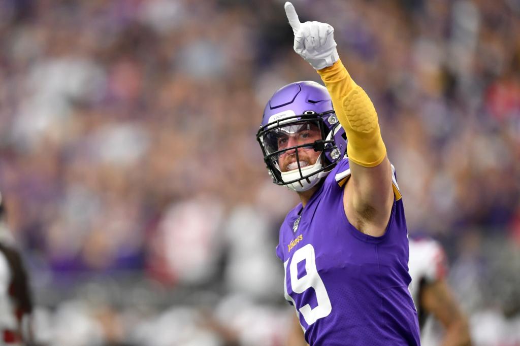 Adam Thielen reduced his salary by $2 million to return to the Vikings