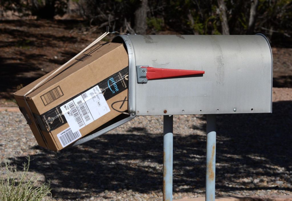 Amazon Shares Drop 8%. Reasons, Jassy's Tasks, and Why to Avoid $AMZN Stock.