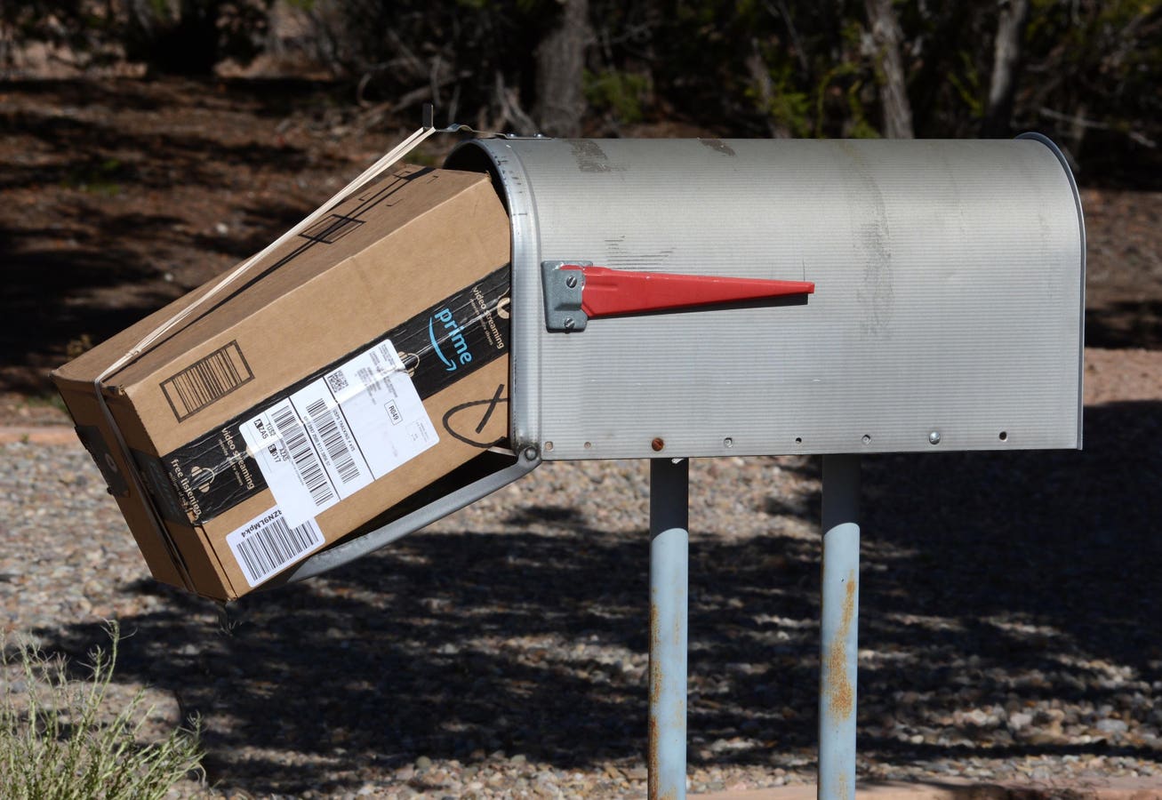 Amazon Shares Drop 8%. Reasons, Jassy's Tasks, and Why to Avoid $AMZN Stock.