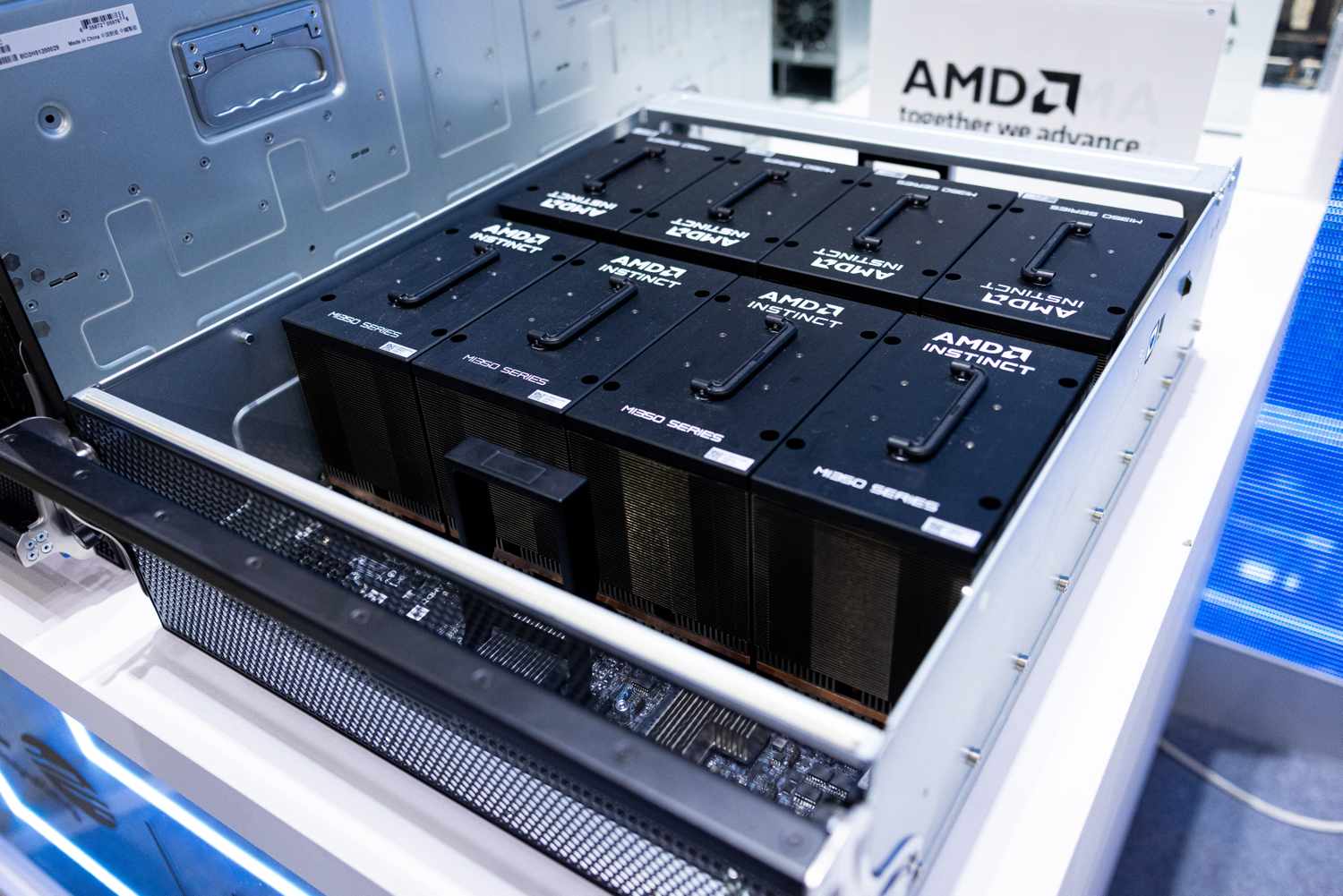 Analysts' Views on AMD Stock Before Earnings