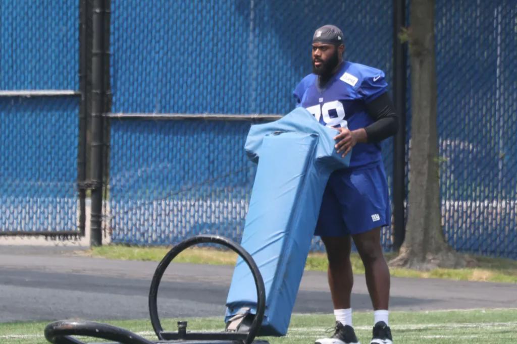 Andrew Thomas' situation with the Giants is still uncertain as time runs out.