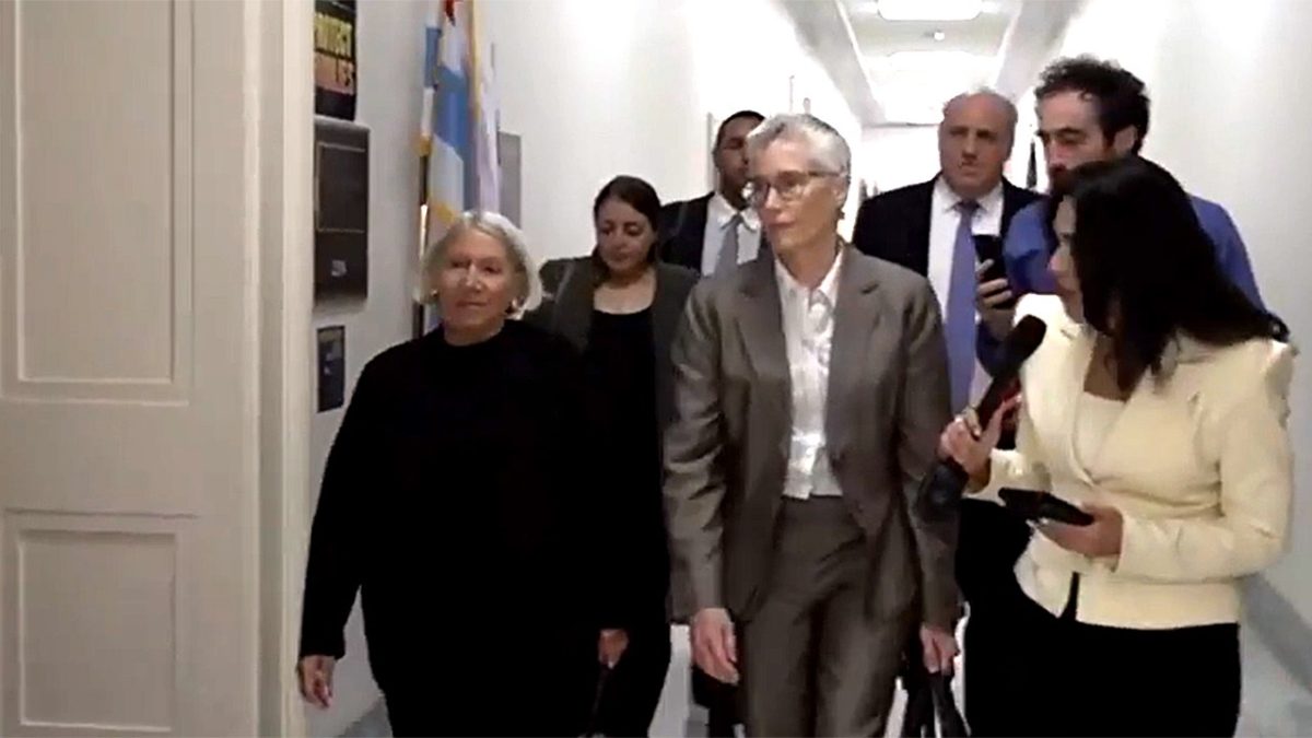 Anita Dunn declines to answer Fox News inquiries about the investigation into Biden's mental fitness.