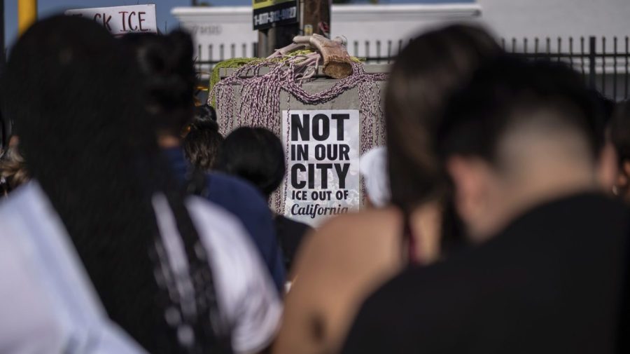 Appeals court upholds order barring DHS from immigration sweeps based on language, job