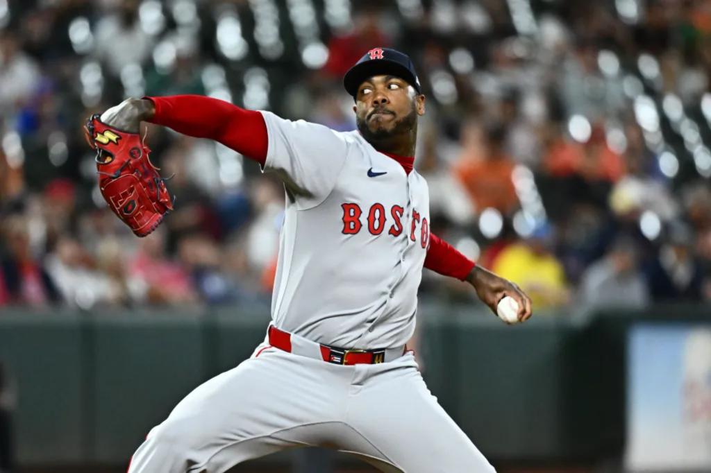 Aroldis Chapman signs a $13 million extension with the Red Sox