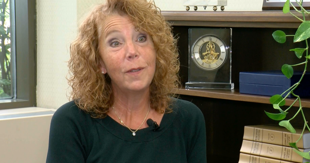 Bank executive in West Allis advises customers to refrain from writing checks due to fraud worries