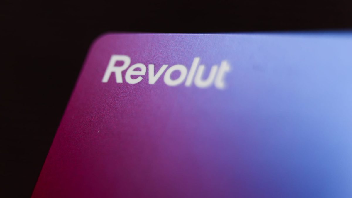 Bank of England leader states there is no conflict with the UK government as concerns rise over Revolut's license delay