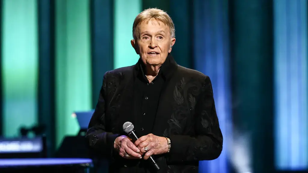 Bill Anderson discusses unusual accident injury that led to Opry show cancellation