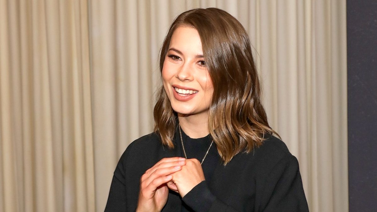 Bindi Irwin talks about her endometriosis experience to assist other women in seeking solutions.
