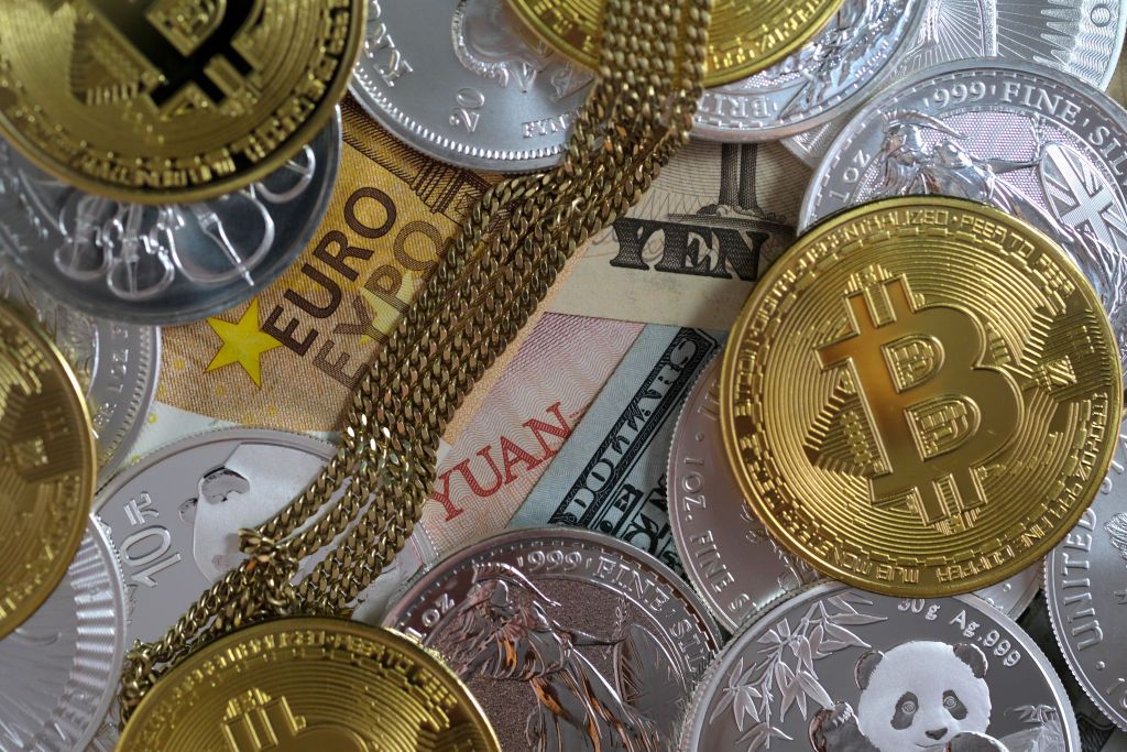 Bitcoin or Gold: Which Asset Offers Better Protection in 2025?
