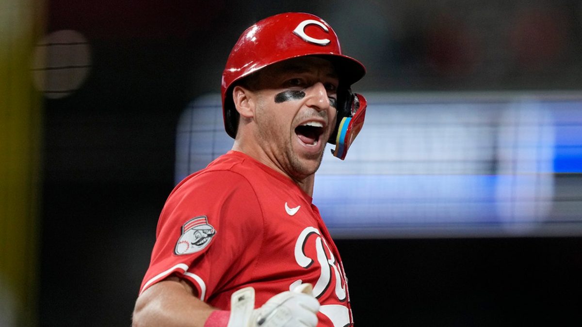 Braves and Reds combine for 16 runs in chaotic eighth inning