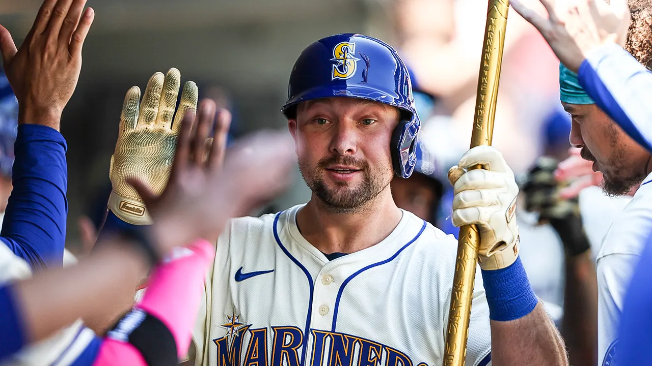 Cal Raleigh enters MLB history as the first catcher to hit 49 home runs