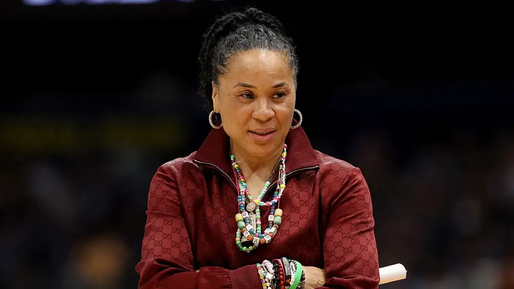 Dawn Staley from South Carolina states she would have accepted the Knicks position.