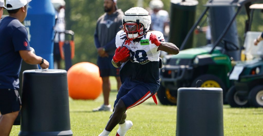 Deep running back sleepers for fantasy football in 2025