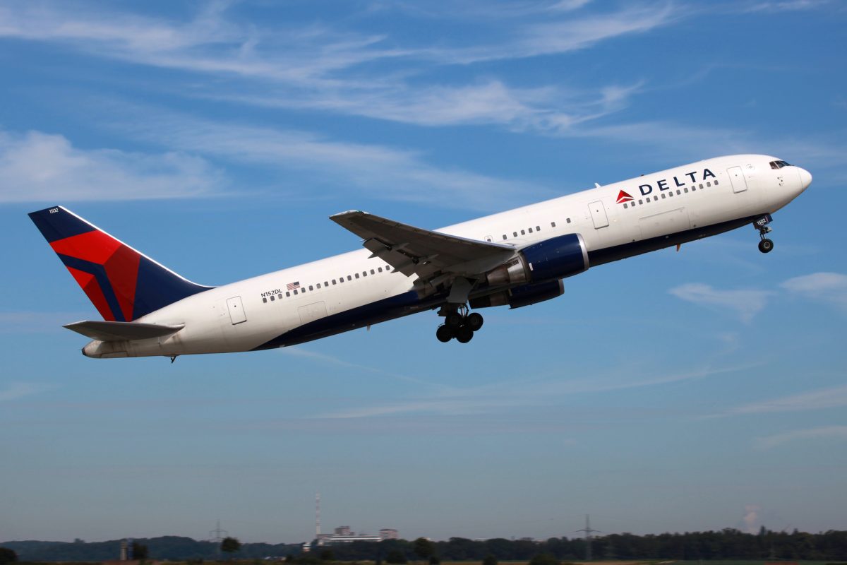 Delta Status Updates, Benefits of Choices, Expiring and New Hotel Credit Card Deals, Meeting You in Chicago?