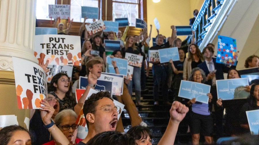 Democrats prepare to bring Texas redistricting dispute to the courts