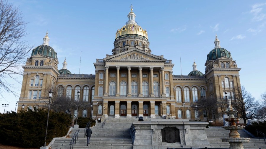 Democrats win Iowa state Senate seat, ending GOP supermajority