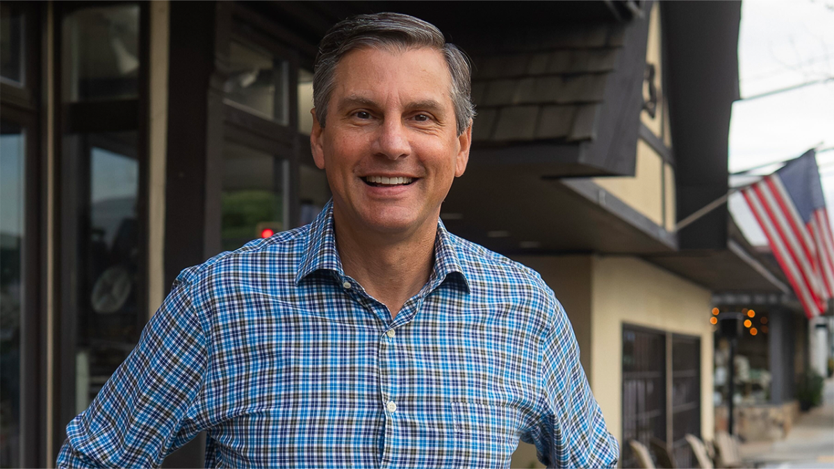 Derek Dooley, a former football coach, reveals plans to run for the Georgia Senate in 2026.