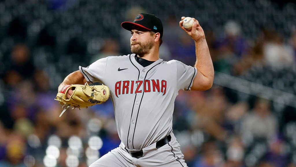Diamondbacks pitcher accidentally swallows a fly during a pitch in an unusual incident