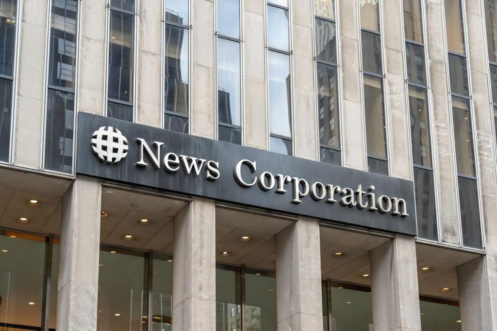 Do Wall Street Analysts Favor News Corporation Shares?