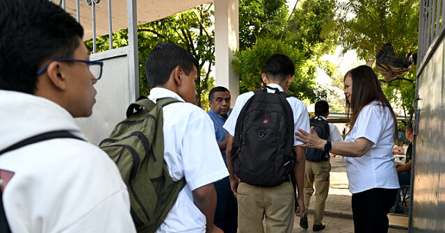 El Salvador Schools Update Dress Code: 'Respect and National Pride'