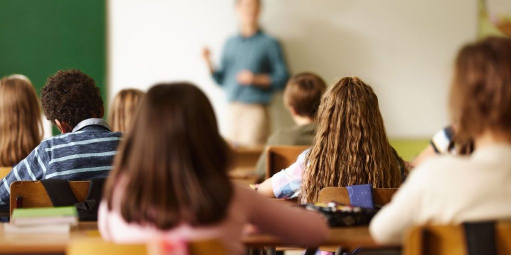 English alone is insufficient: The need for US schools to offer foreign language instruction