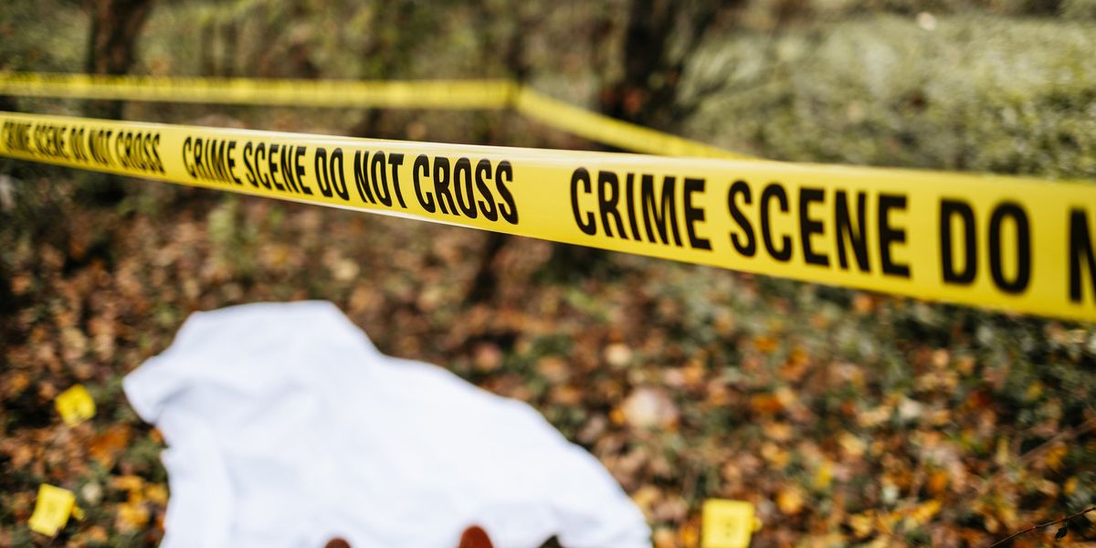 Father claims ICE took his wife — unsettling video reveals him pulling a heavy tarp before escaping to Peru with the children, causing concerns